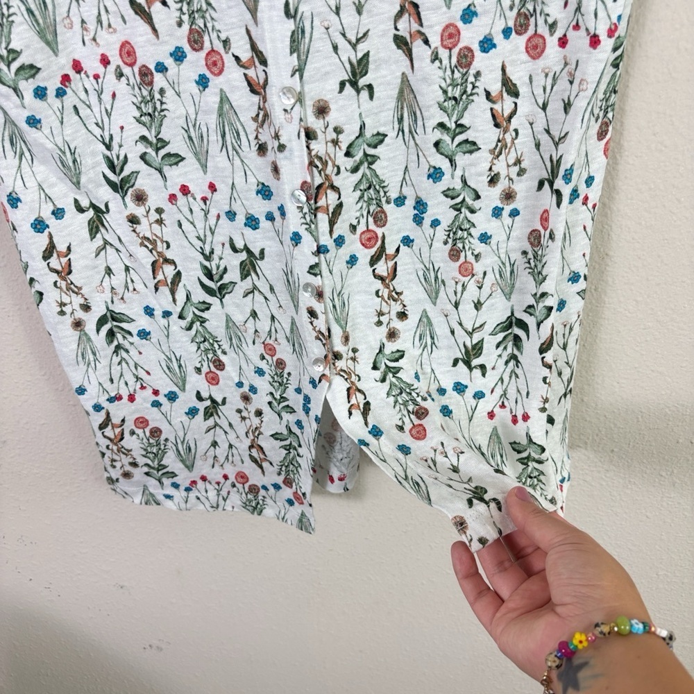 Cynthia Rowley 100% Linen Floral Top w/ beautiful back shell buttons accent Sz M - Picture 5 of 8